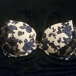Blue flowers push up bra